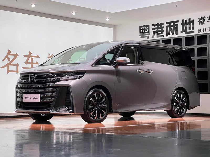 Toyota Vellfire — фото 1
