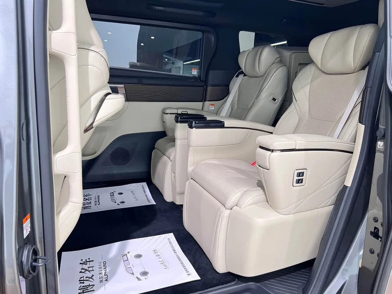 Toyota Vellfire — фото 12