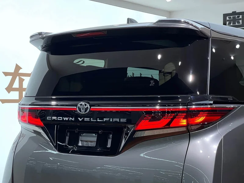 Toyota Vellfire — фото 8