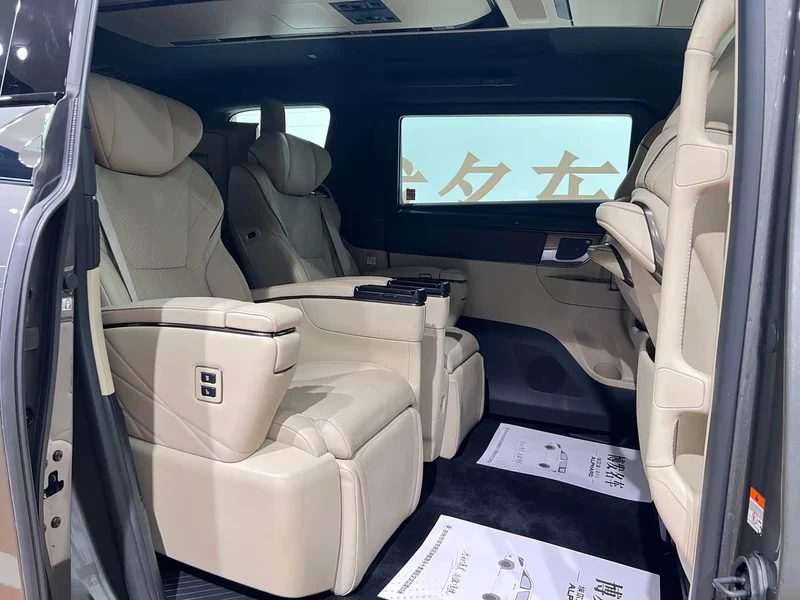 Toyota Vellfire — фото 10