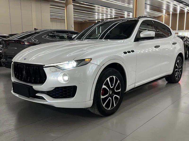 Maserati Levante — фото 1