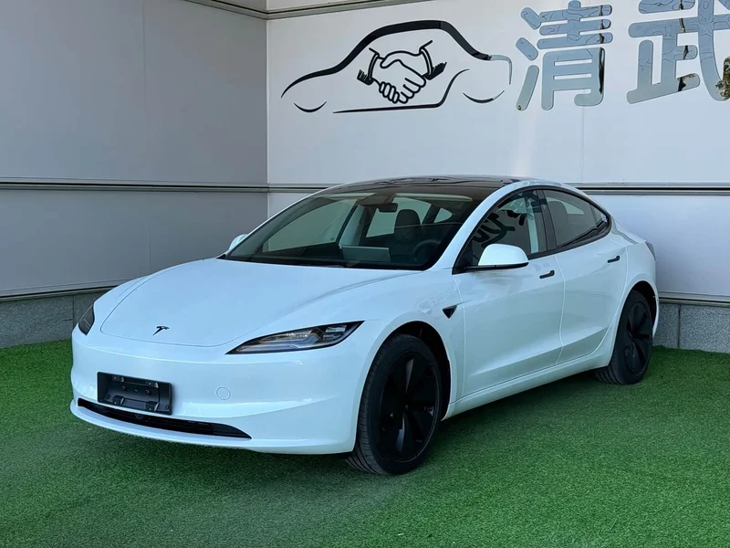 Tesla Model 3 — фото 1