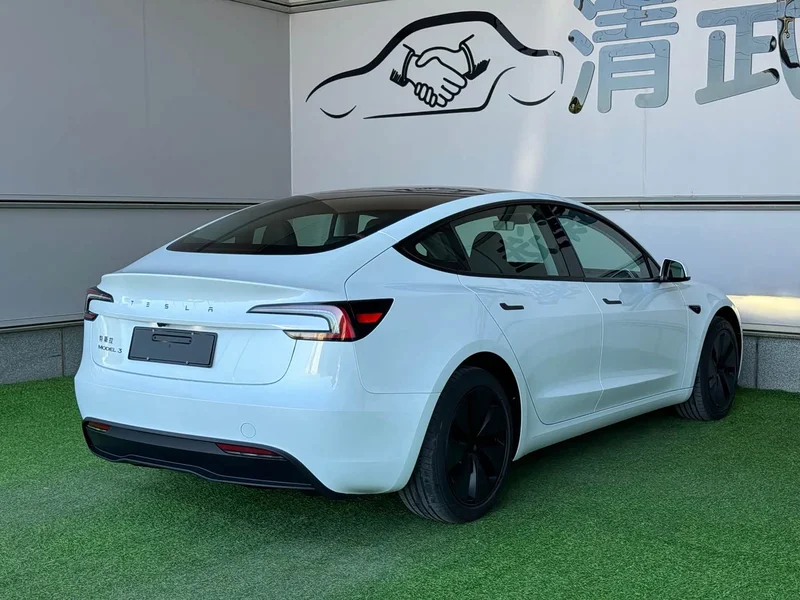 Tesla Model 3 — фото 14