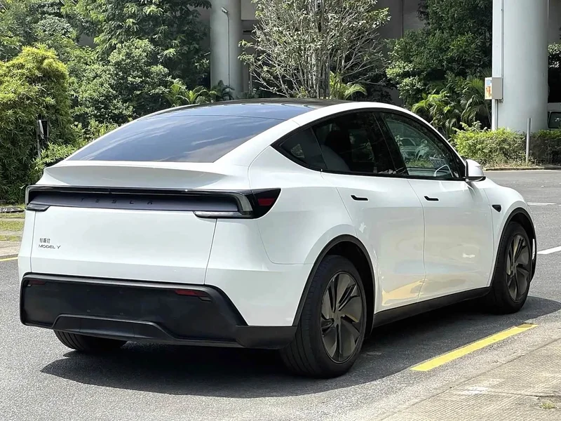 Tesla Model Y — фото 7