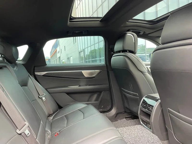 Cadillac CT6 — фото 10
