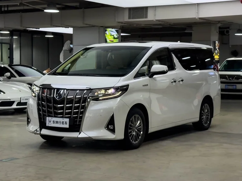Toyota Alphard — фото 1