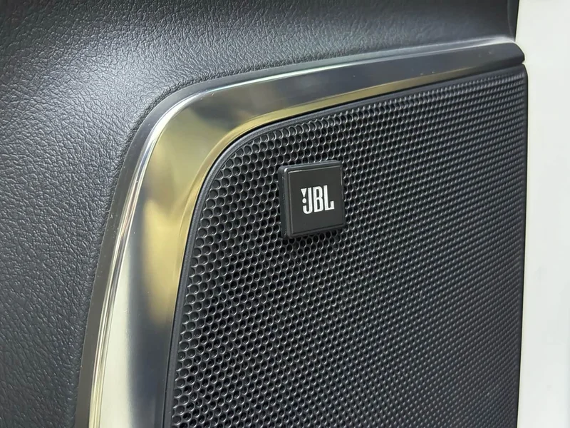Toyota Alphard — фото 12