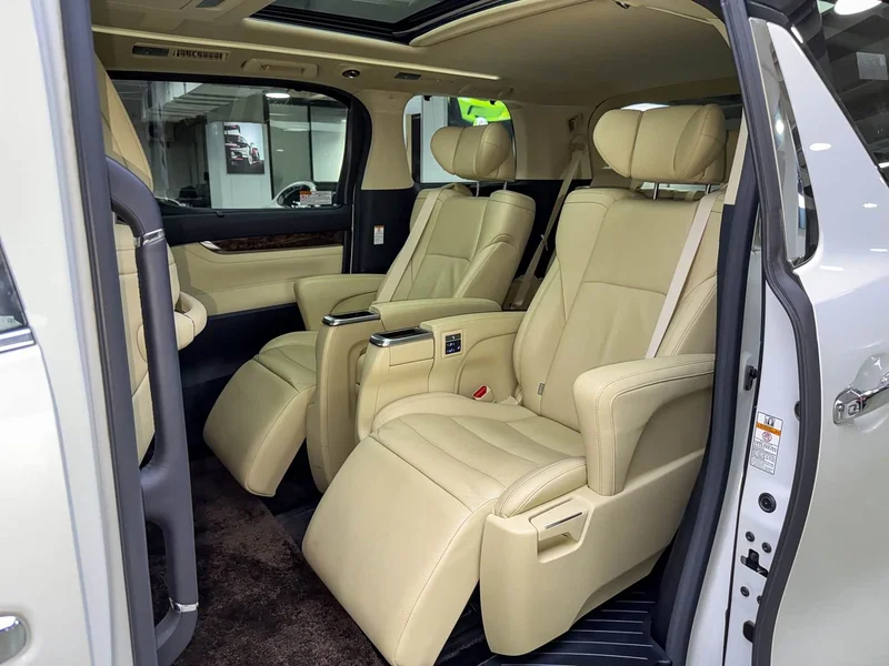 Toyota Alphard — фото 16