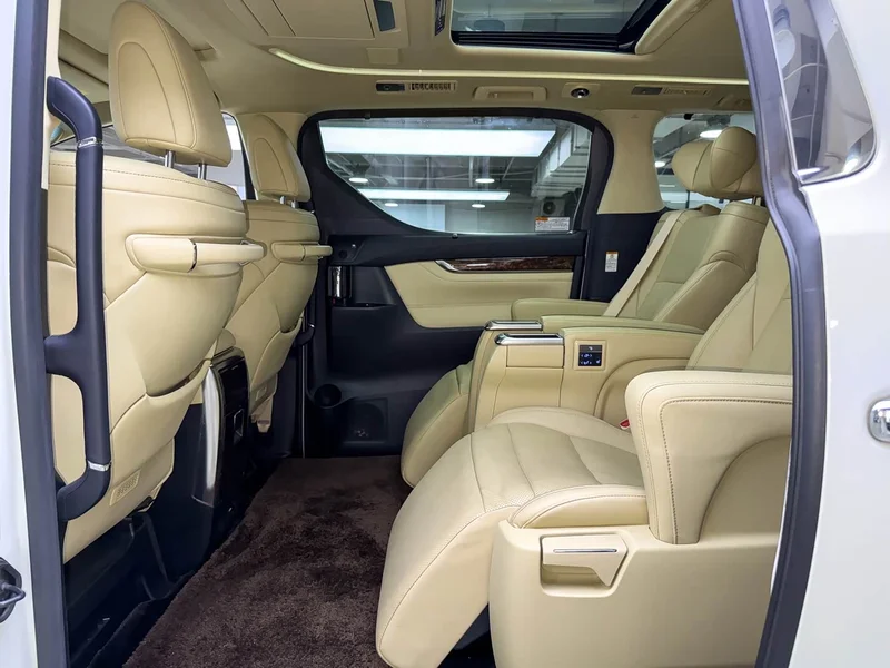 Toyota Alphard — фото 17