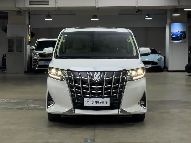Toyota Alphard — фото 2