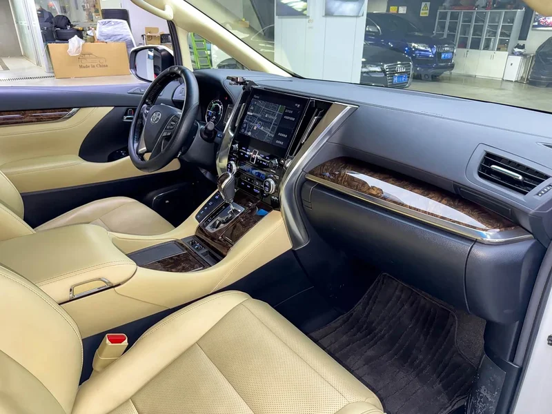 Toyota Alphard — фото 21