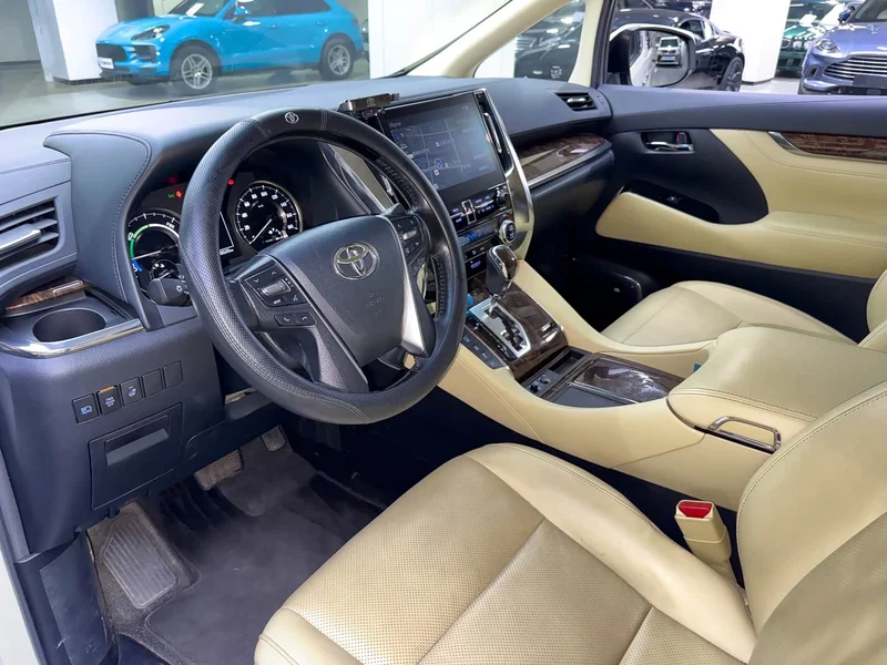 Toyota Alphard — фото 5