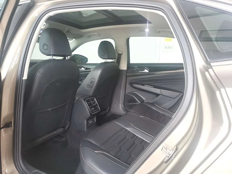 Volkswagen Passat — фото 12