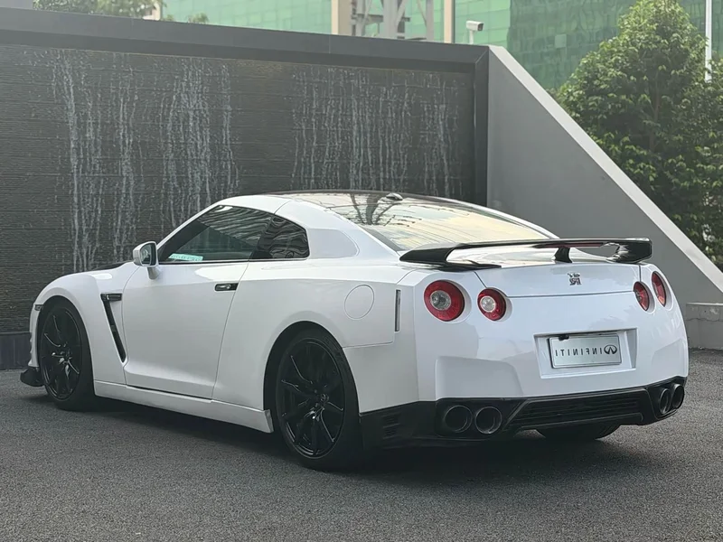 Nissan GT-R — фото 7