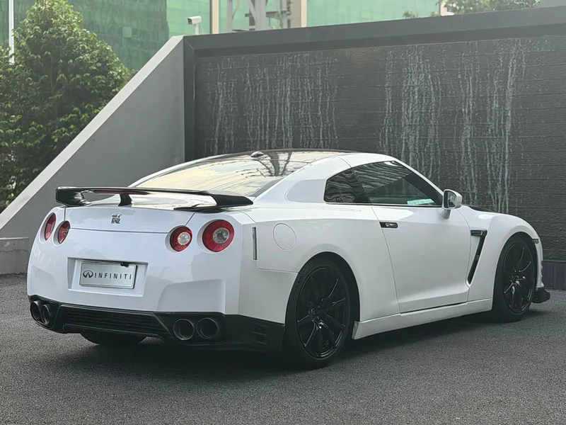 Nissan GT-R — фото 9