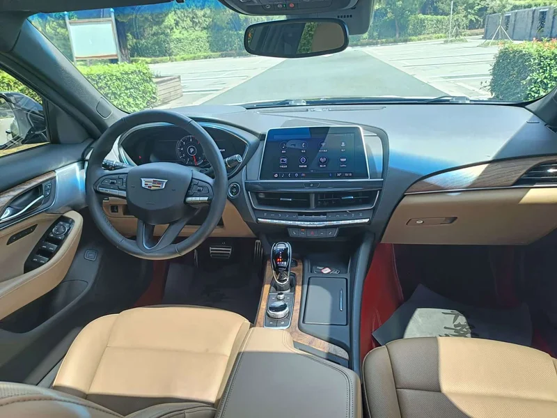 Cadillac CT5 — фото 5