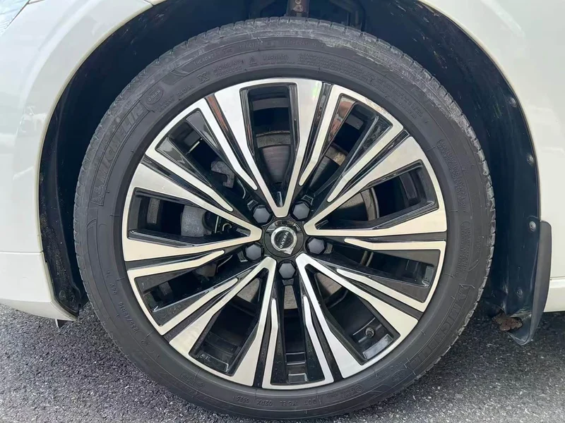 Volvo S60 — фото 11