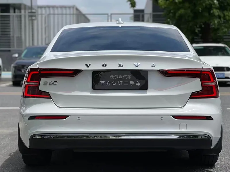 Volvo S60 — фото 10