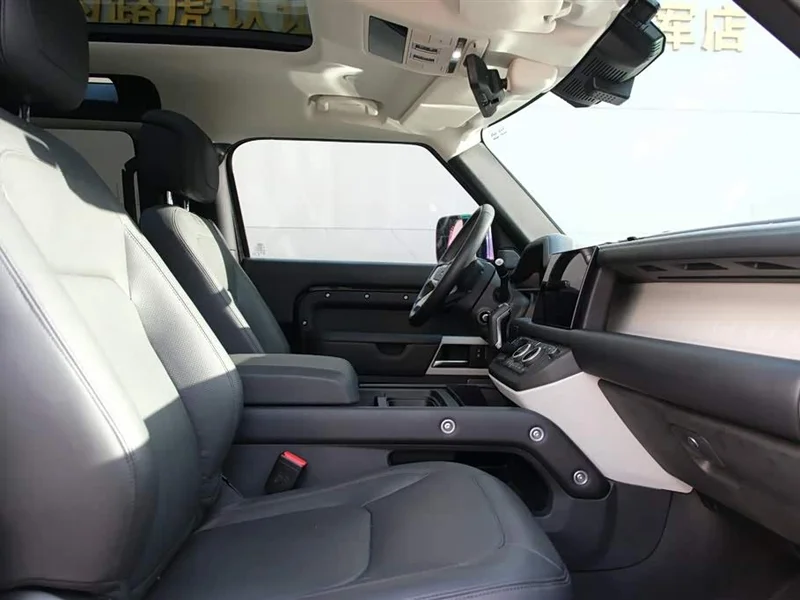Land Rover Defender — фото 12