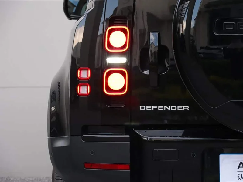 Land Rover Defender — фото 17