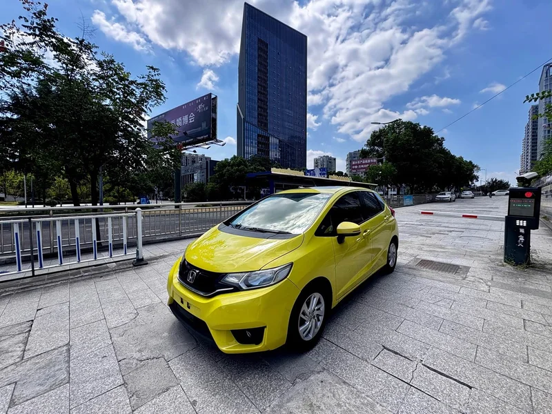 Honda Fit — фото 1