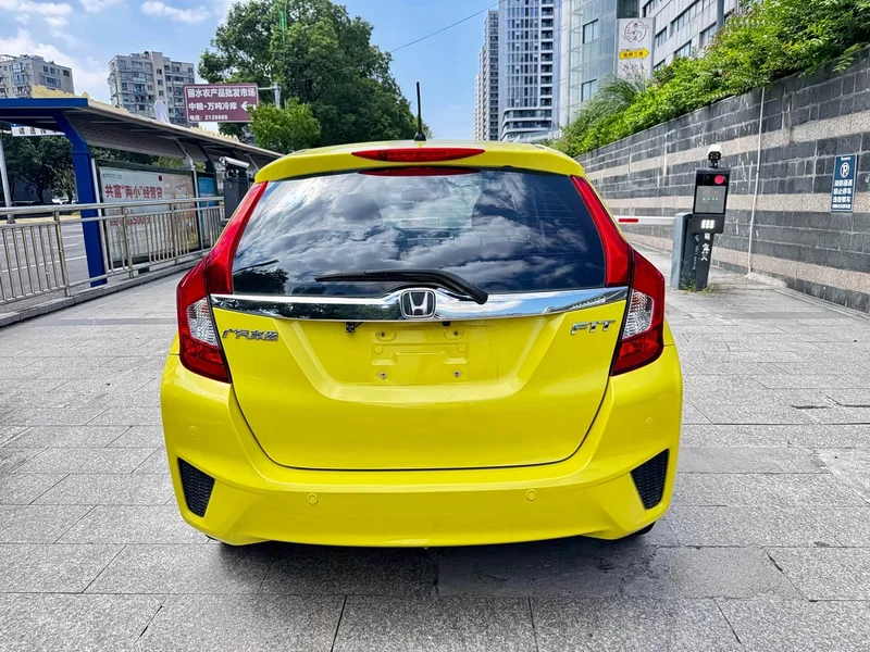 Honda Fit — фото 10