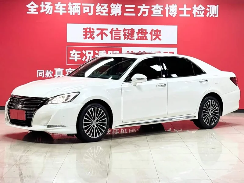 Toyota Crown — фото 1