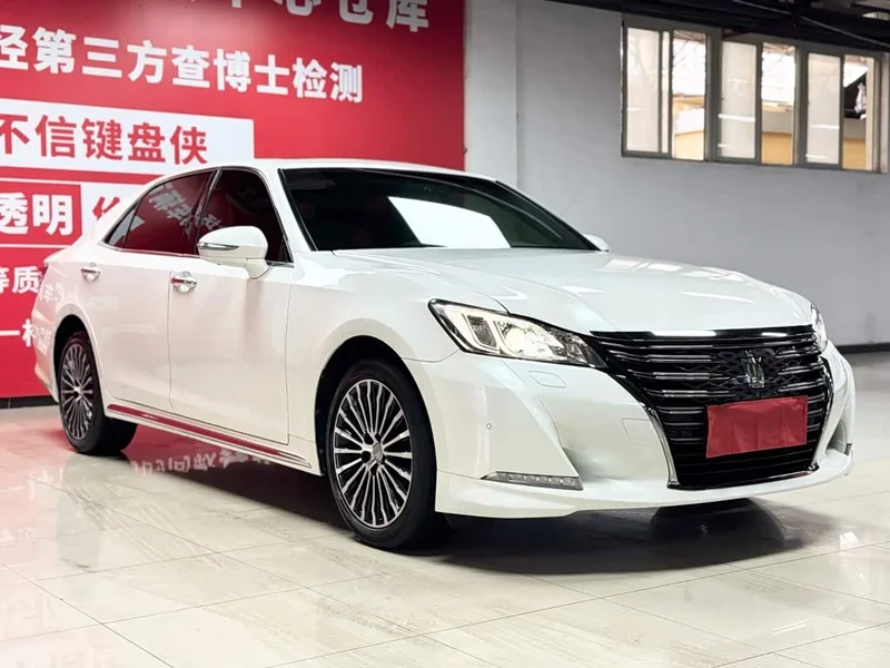 Toyota Crown — фото 2
