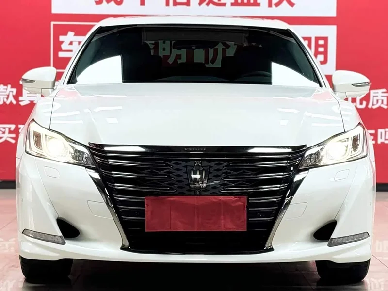 Toyota Crown — фото 3