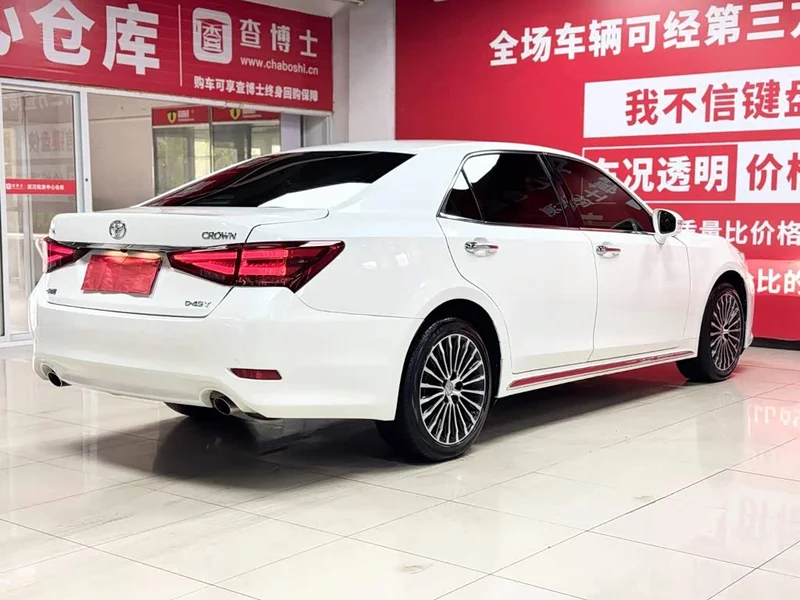 Toyota Crown — фото 5