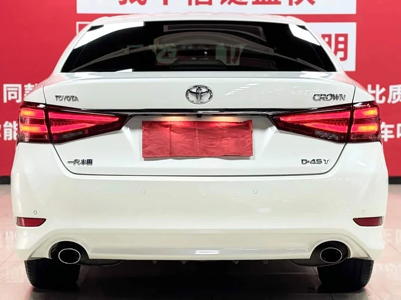 Toyota Crown — фото 6