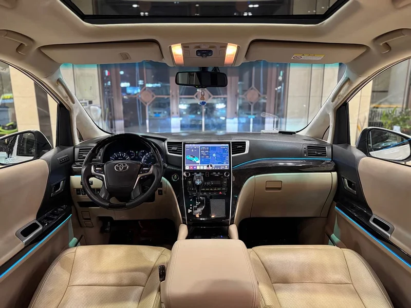 Toyota Alphard — фото 11