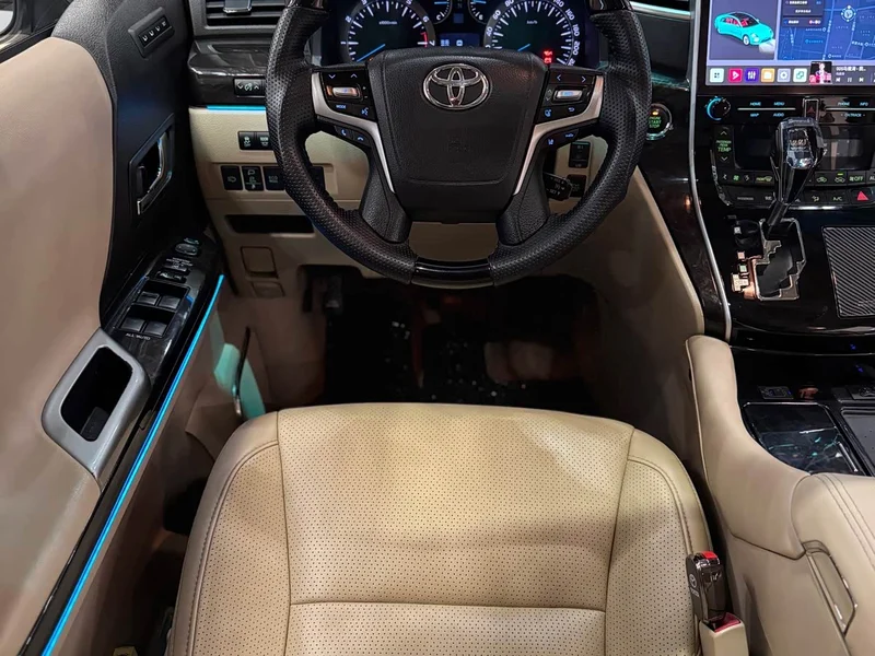 Toyota Alphard — фото 12
