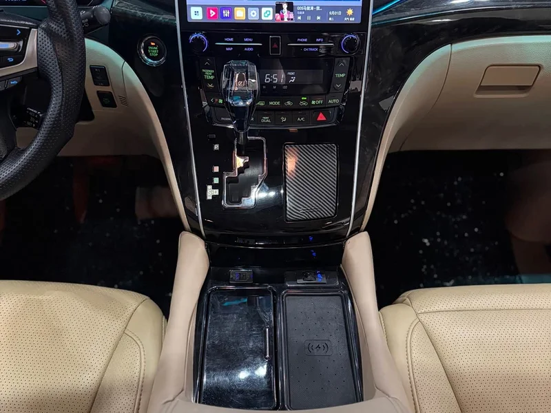 Toyota Alphard — фото 13