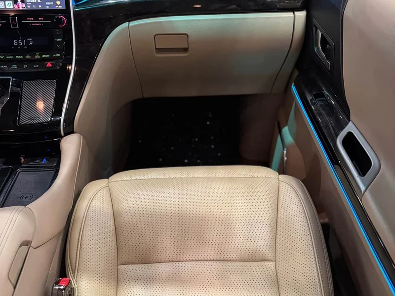 Toyota Alphard — фото 14
