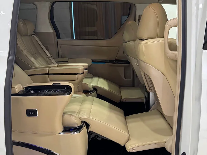 Toyota Alphard — фото 17