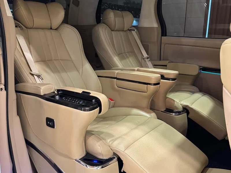 Toyota Alphard — фото 18