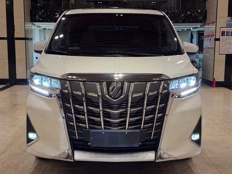 Toyota Alphard — фото 2