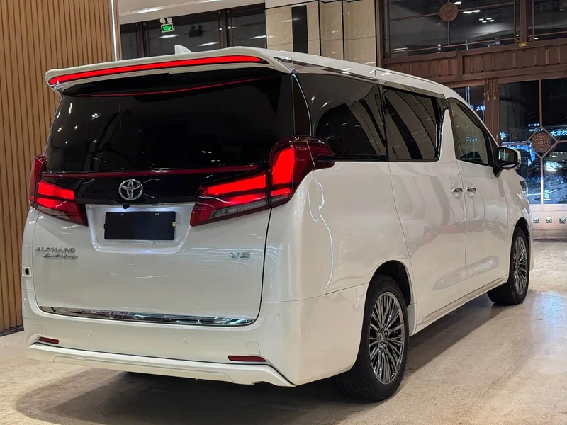 Toyota Alphard — фото 4