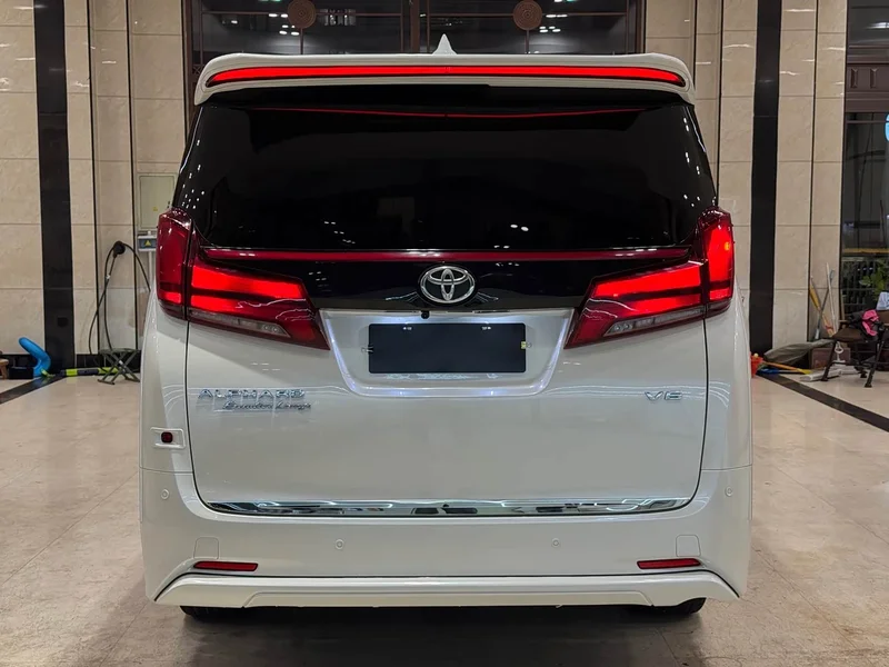 Toyota Alphard — фото 5
