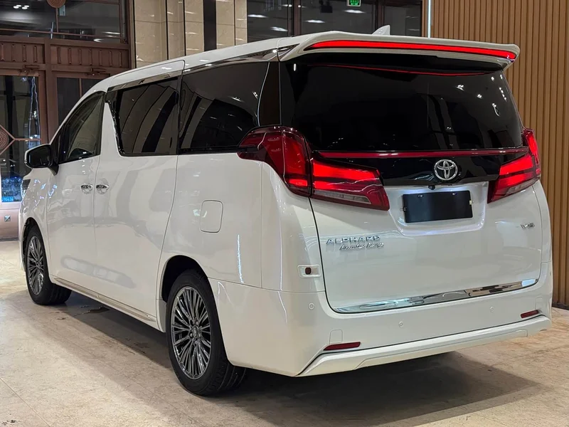 Toyota Alphard — фото 6