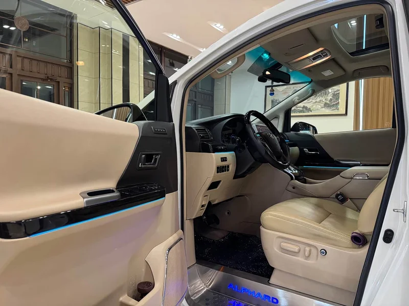 Toyota Alphard — фото 7