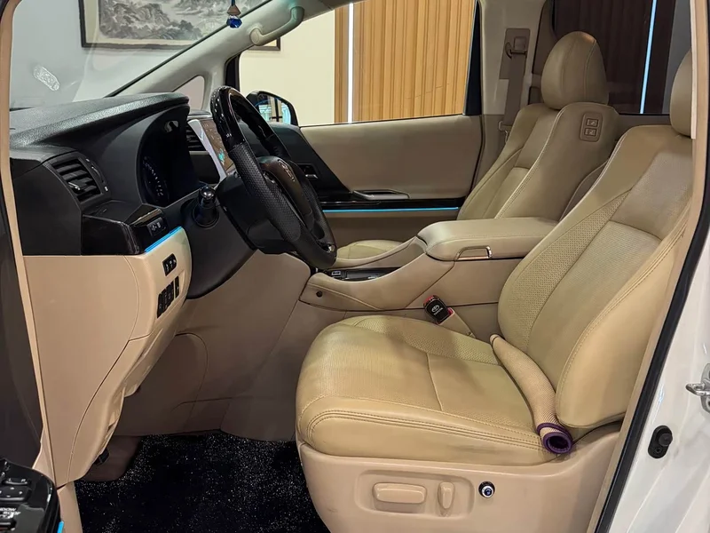 Toyota Alphard — фото 8