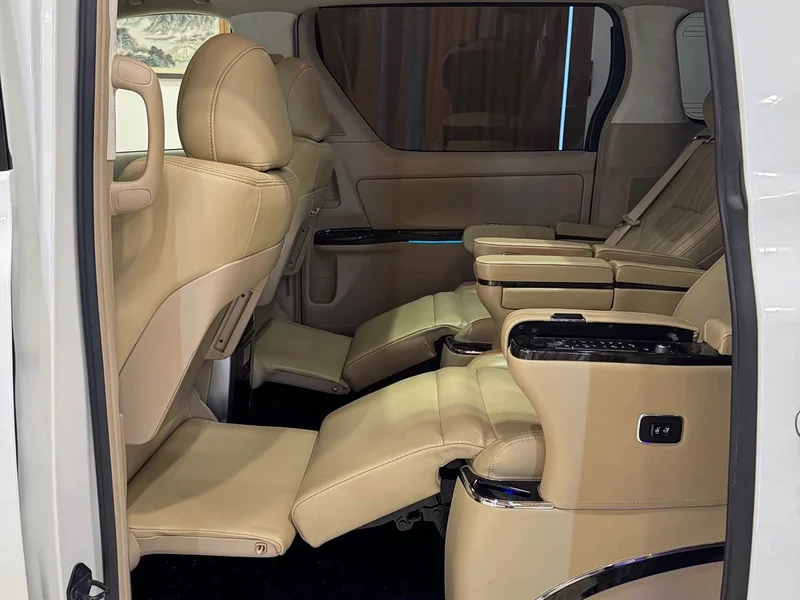 Toyota Alphard — фото 9
