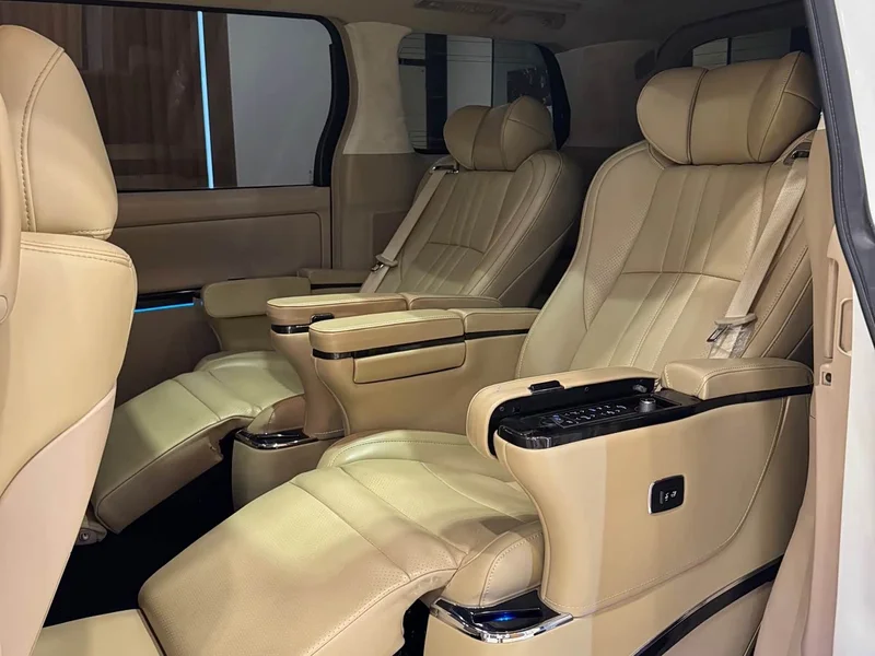 Toyota Alphard — фото 10