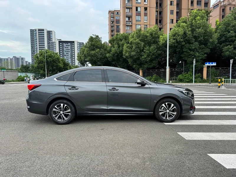 Changan Eado — фото 10