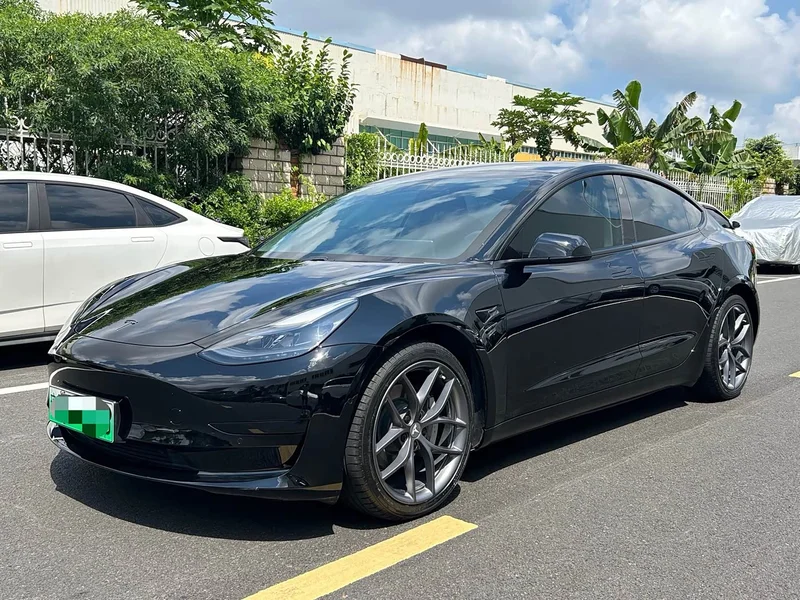 Tesla Model 3 — фото 1