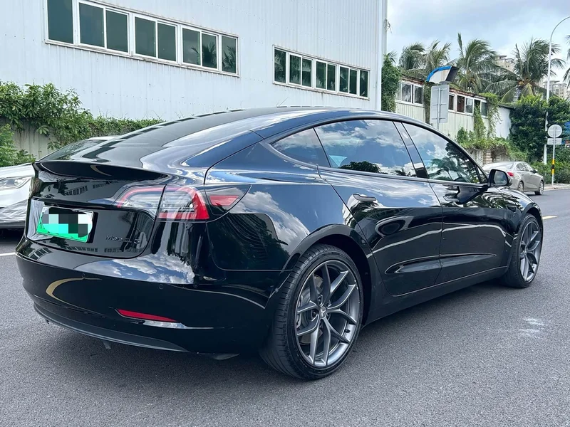Tesla Model 3 — фото 9