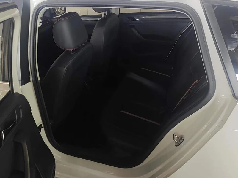 Volkswagen Rapid Spaceback — фото 11