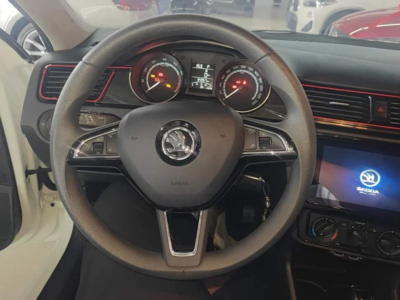 Volkswagen Rapid Spaceback — фото 15